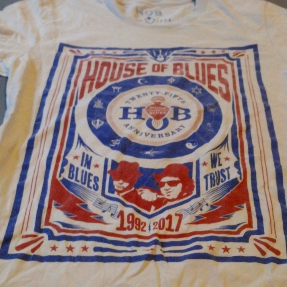 *3/$20 Bundle Deal Closet Cleanout Sale* Vintage House of Blues T-shirt Small